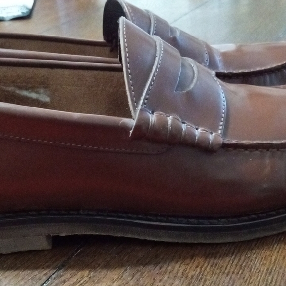 SALVATORE FERRAGAMO Classic Brown Leather Loafers